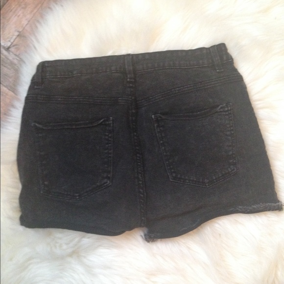 Shorts - Picture 2 of 3